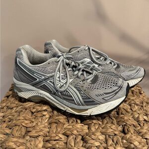 ASICS Women's size 8 Gel Evolution Athletic Shoes